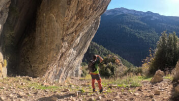 Ascensió a la tosa per les muntanyetes visitant la foradada
