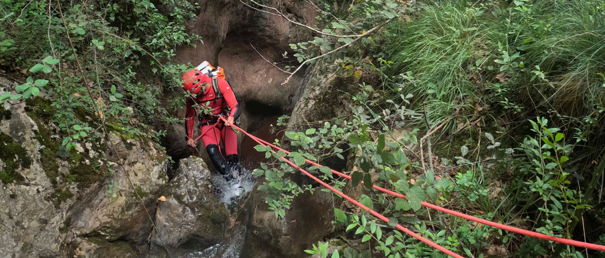 descens del barranc o torrent de Pardinella Guardiola de Berguedà Barcelona Catalunya