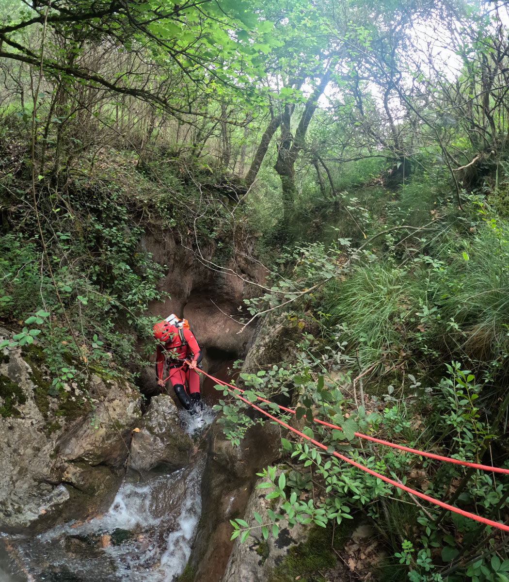 descens del barranc o torrent de Pardinella Guardiola de Berguedà Barcelona Catalunya