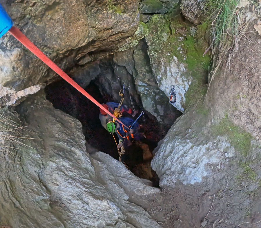 avenc tinc-ca-tinc Altron Sort Pallars Sobirà Lleida Catalunya iniciació espeleologia