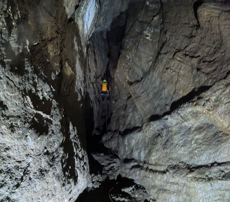 avenc tinc-ca-tinc Altron Sort Pallars Sobirà Lleida Catalunya iniciació espeleologia