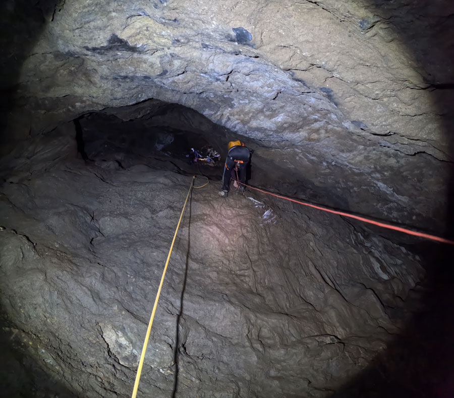 avenc tinc-ca-tinc Altron Sort Pallars Sobirà Lleida Catalunya iniciació espeleologia