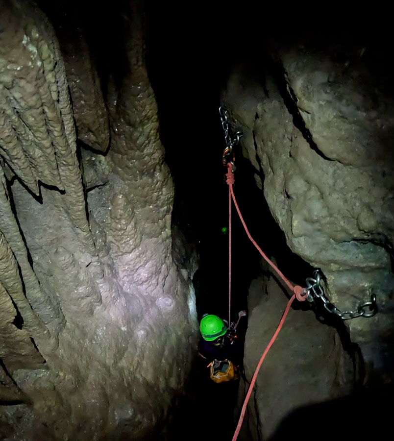 avenc tinc-ca-tinc Altron Sort Pallars Sobirà Lleida Catalunya iniciació espeleologia